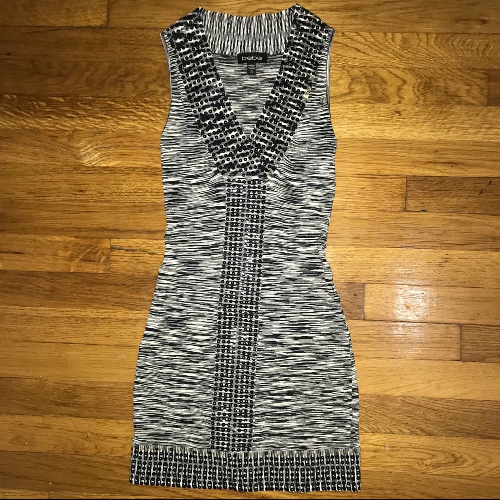 Bebe XS Bl&Wh Sleeveless Mini dress with sequins